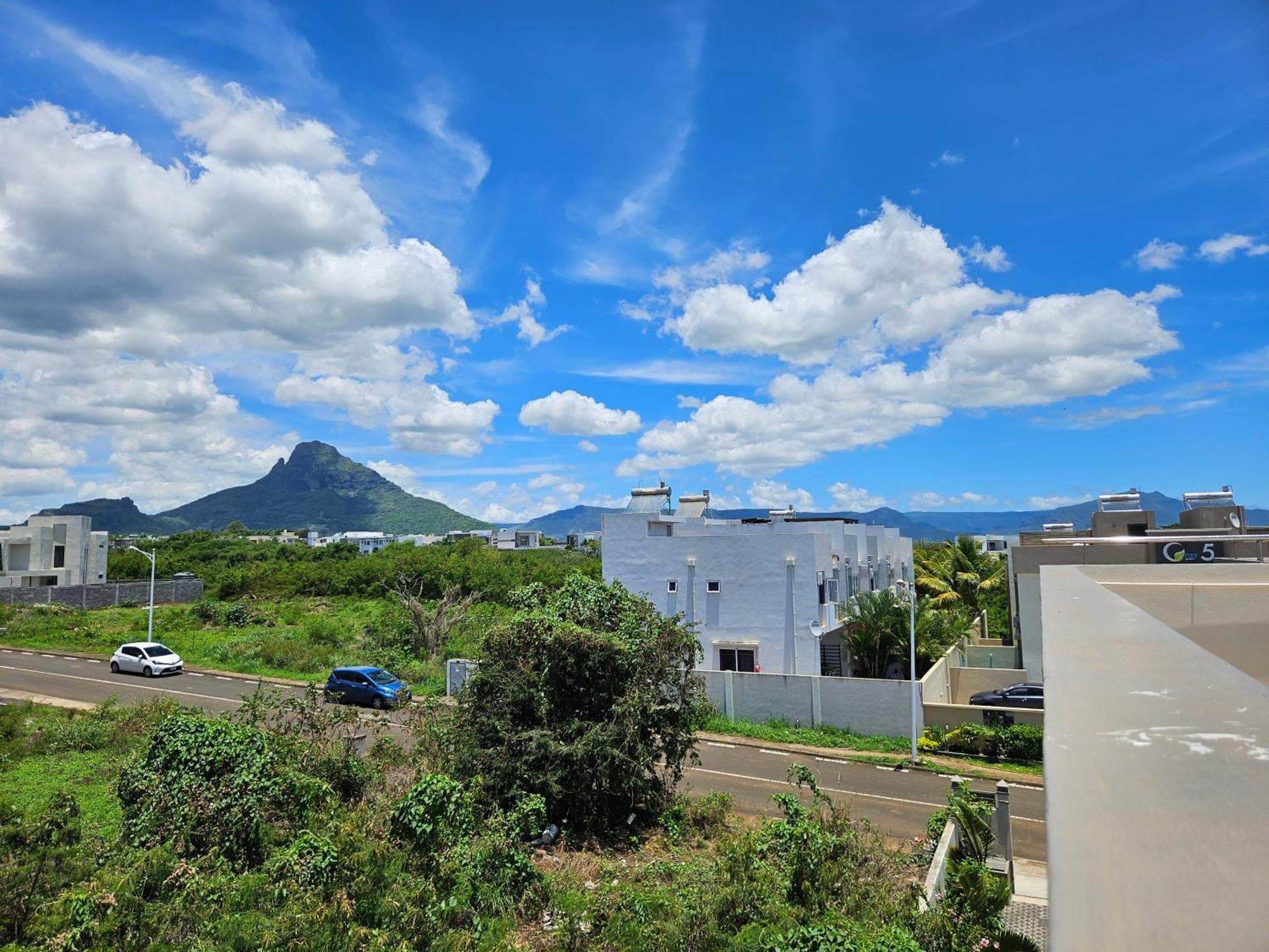 Villa Aahana - Flic En Flac Bagian luar foto