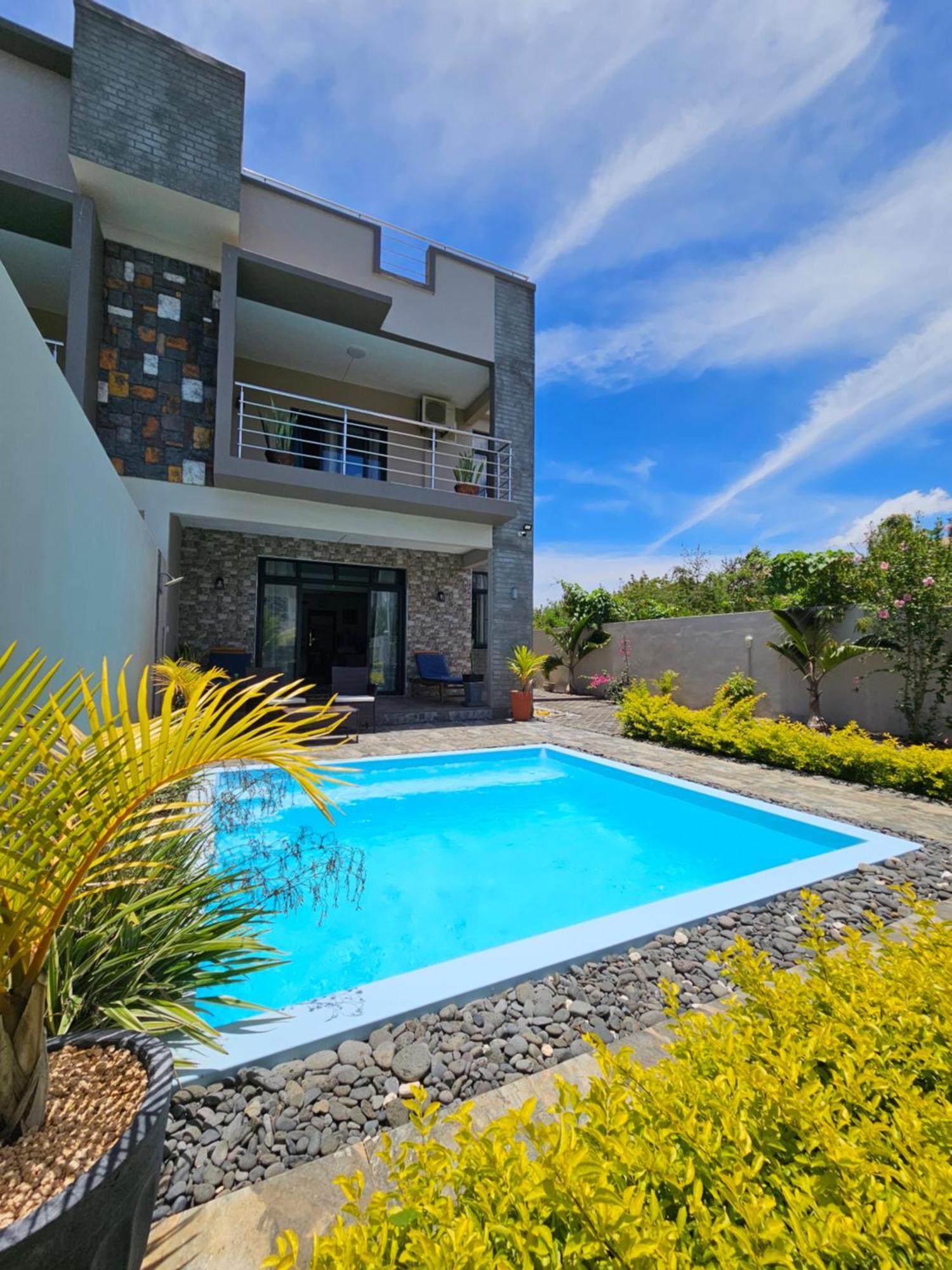 Villa Aahana - Flic En Flac Bagian luar foto